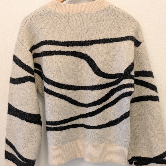 & Other Stories Cream and Black Crew Neck Sweater with Abstract Design - Picture 5 of 6